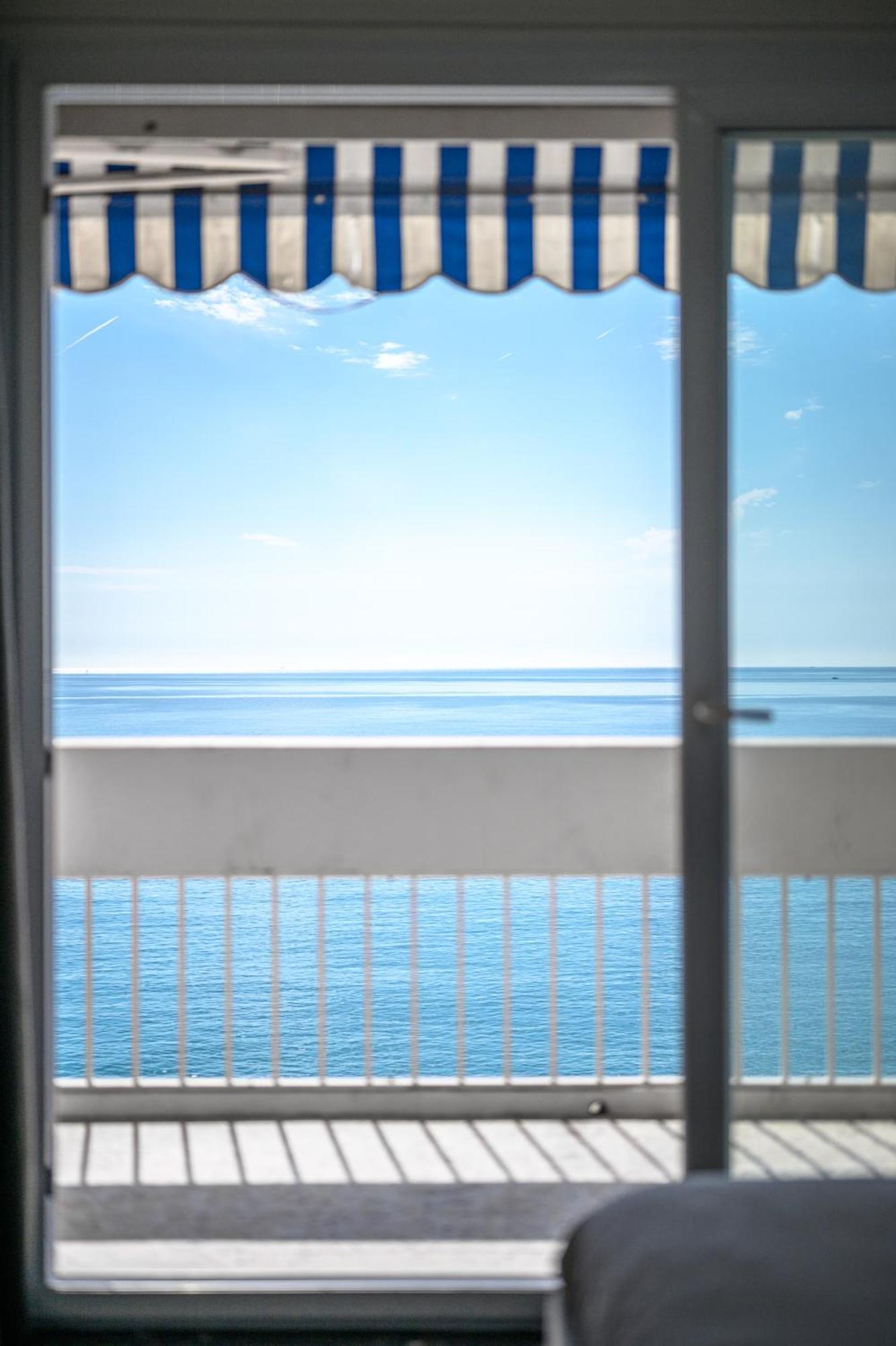 מנטון Le Panorama -Vue Exceptionnelle - Dernier Etage - Front De Mer מראה חיצוני תמונה